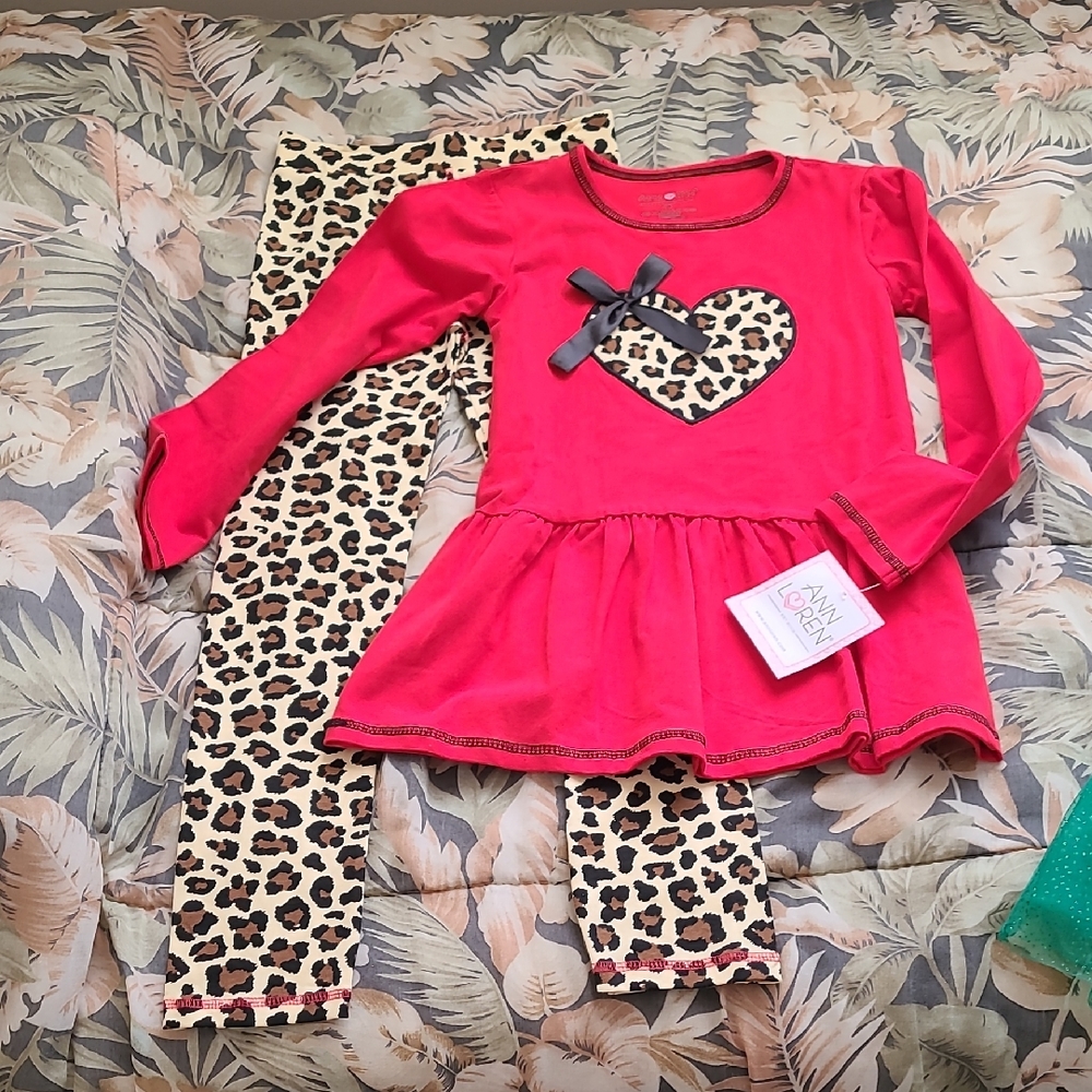 Ann Loren Red and Leopard Heart Set